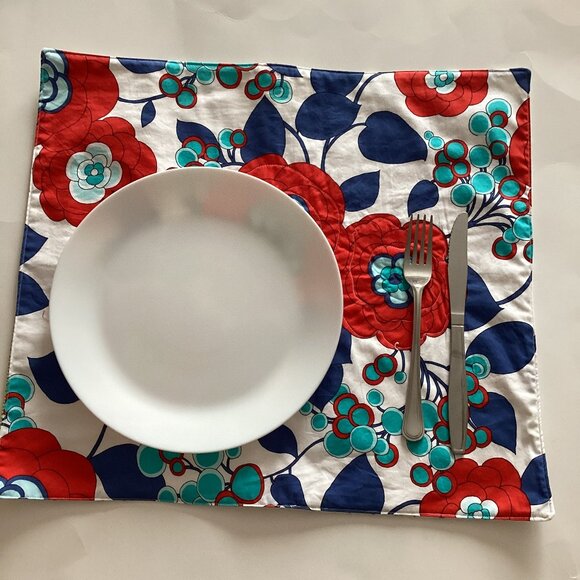 Handmade Cotton Rectangle Dinner Placemats Quilted Set of 4 Floral Blue Red - Picture 1 of 5